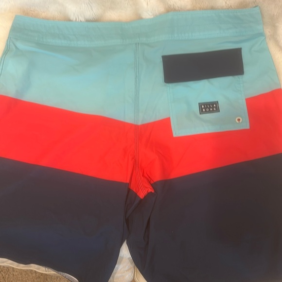 Nwot. Men’s Billabong swim trunks - Picture 7 of 9